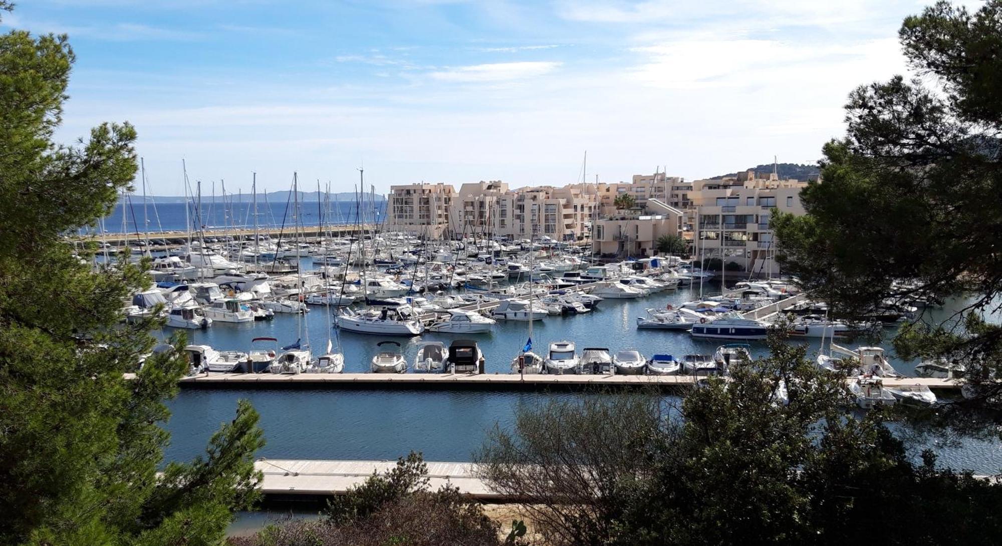 T2 Terrasse, Bormes Les Mimosas La Faviere, 5 Pers, 5 Mn A Pieds Des Plages Et Commerces Exterior photo